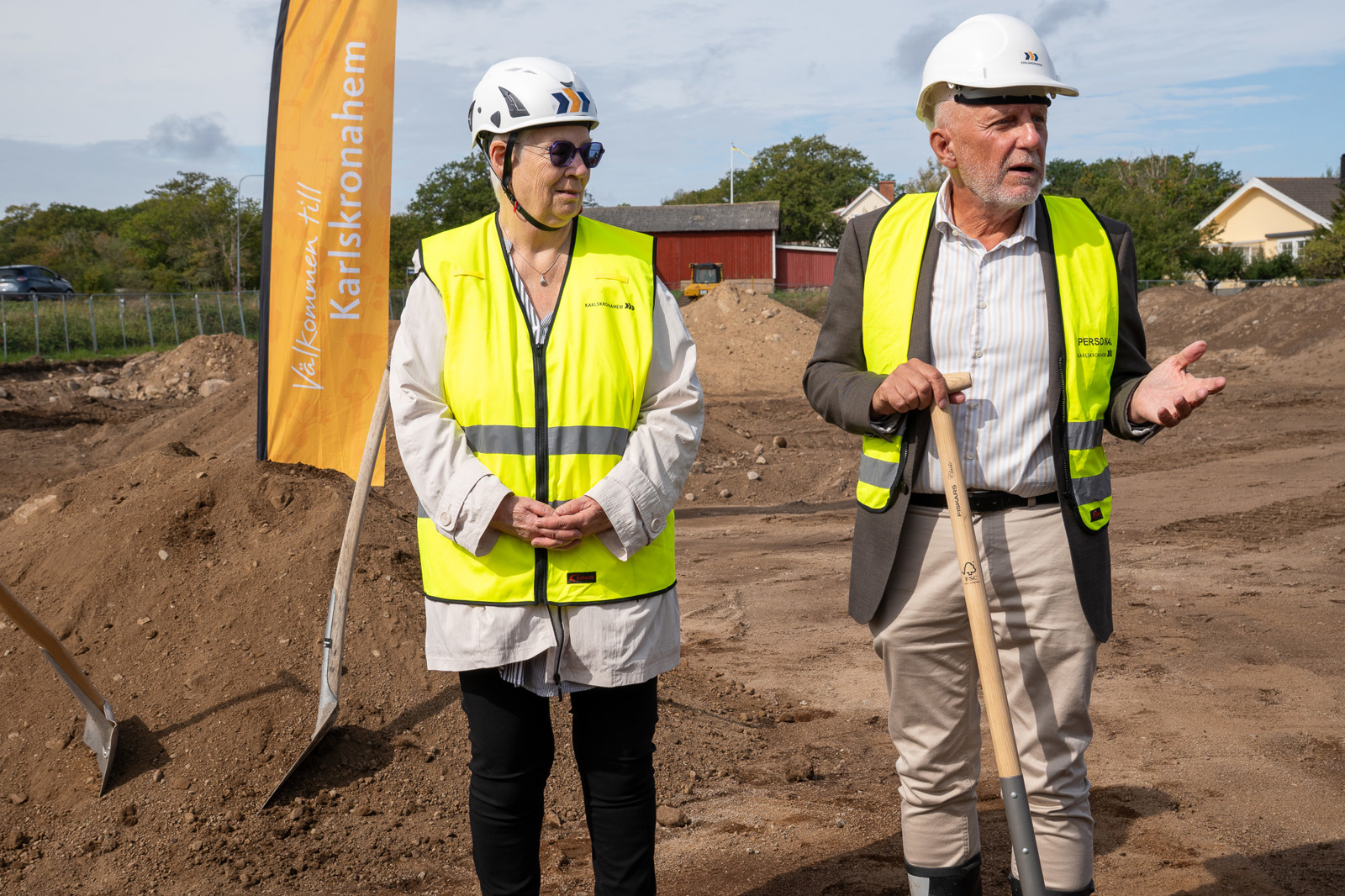 Ingrid och Börje vid det första spadtaget på Sturkö.